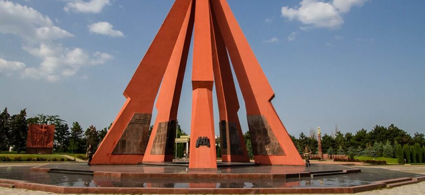 victory memorial and eternal flame chisinau moldova 2