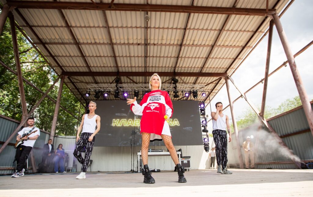 20220601 i1i0757 web 2048