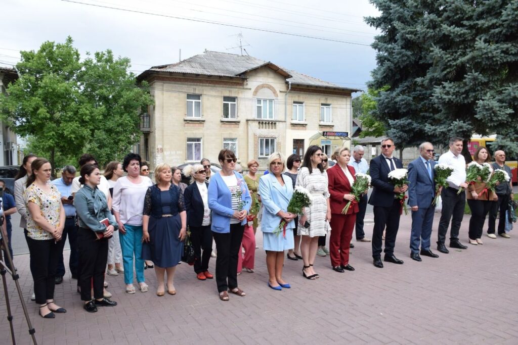 echipa partidului sor de la orhei a adus un omagiu eroilor cazuti in cel de al doilea razboi mondial