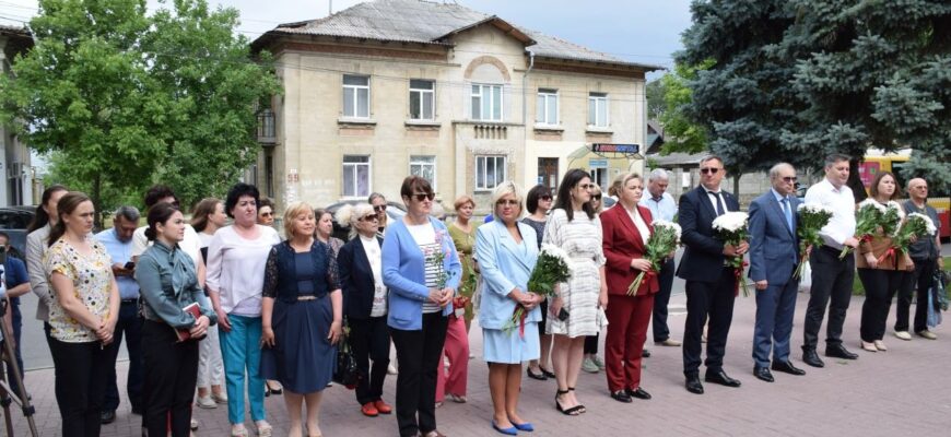 echipa partidului sor de la orhei a adus un omagiu eroilor cazuti in cel de al doilea razboi mondial