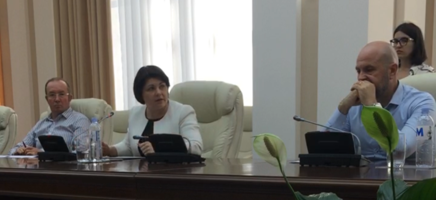 gavrilita facuta praf la sedinta cu agricultorii