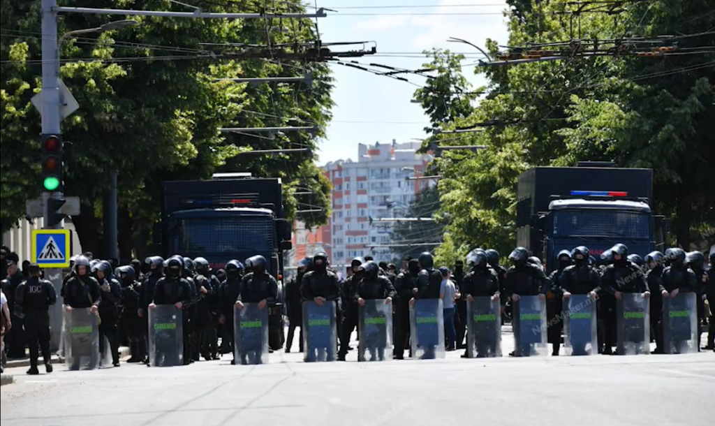 guvernarea pas stia ca parada lgbt a fost desfasurata contrar legi dar homosexualii au fost paziti ca ochii din cap