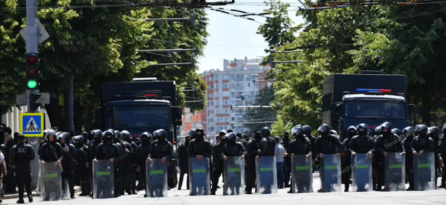 guvernarea pas stia ca parada lgbt a fost desfasurata contrar legi dar homosexualii au fost paziti ca ochii din cap