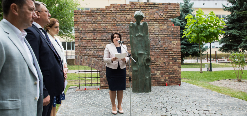 la orhei a fost inaugurat un monument in memoria victimelor holocaustului