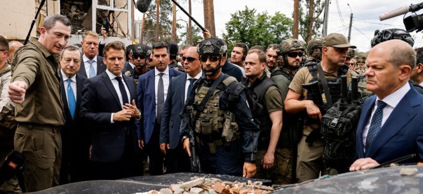 lideri europeni au vizitat orasul irpin una dintre suburbiile devastate ale kievului