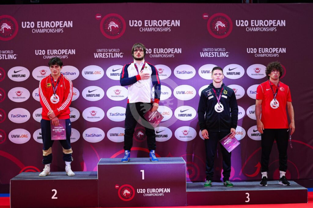 luptatorul de stil greco roman alexandrin gutu a cucerit titlul european under 20