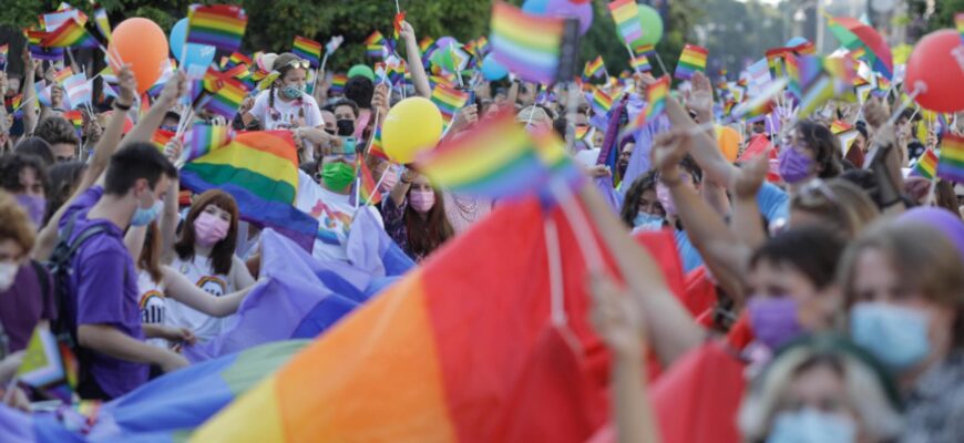 marsul pride nu se anuleaza