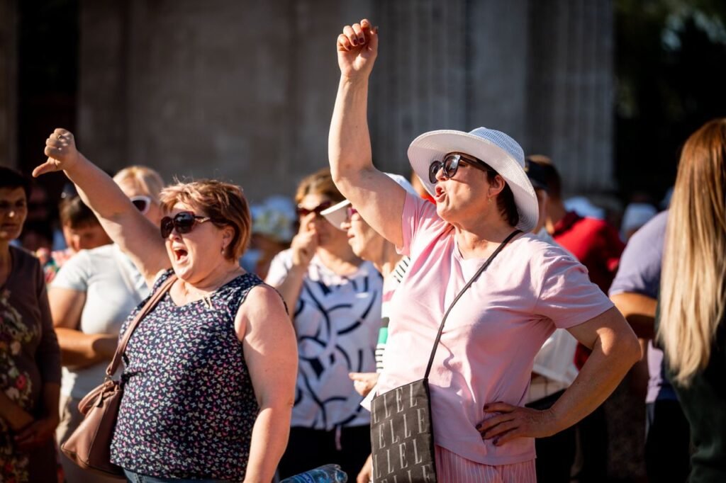 Participanții la protestul din 19 iunie au adoptat o rezoluție privind situația dezastruoasă din țară și au cerut alegeri anticipate 33 Participanții la protestul din 19 iunie au adoptat o rezoluție privind situația dezastruoasă din țară și au cerut alegeri anticipate