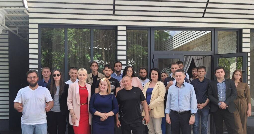 miscarea civica o viata noua incurajata sa formeze o organizatie speciala pentru tineret