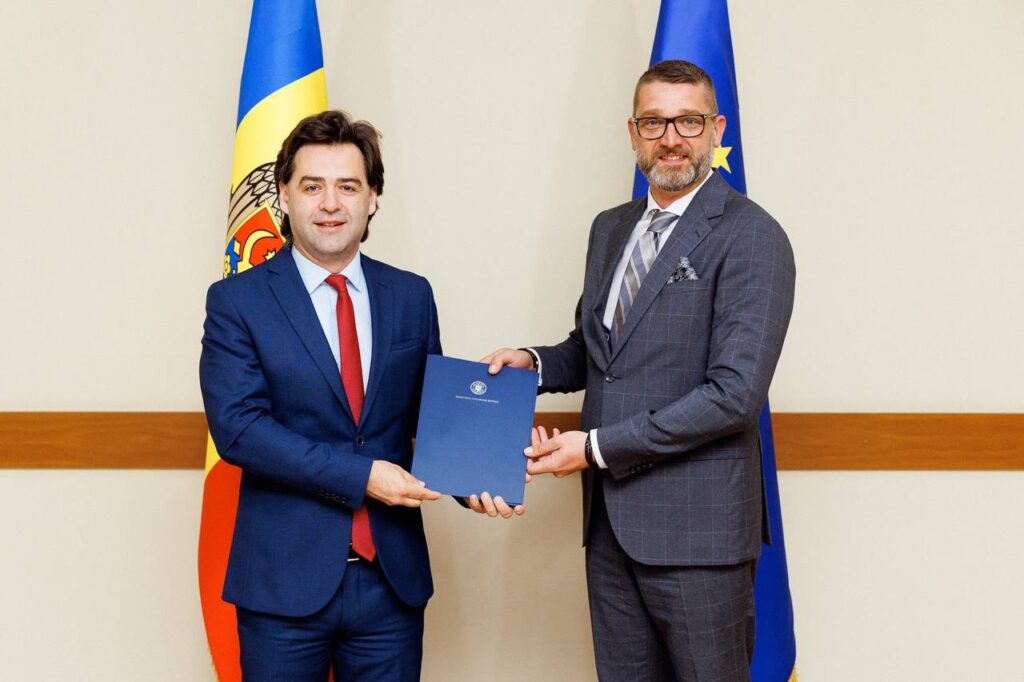 noul ambasador al romaniei si a prezentat copiile scrisorilor de acreditare la ministerul de externe