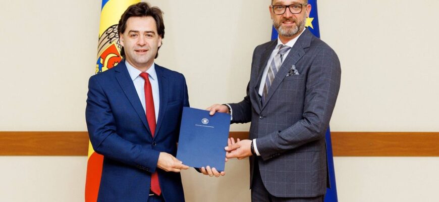 noul ambasador al romaniei si a prezentat copiile scrisorilor de acreditare la ministerul de externe