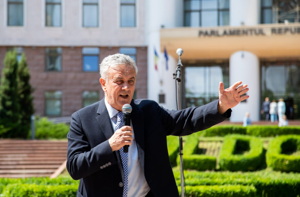 pas isi va bate joc de popor atat timp cat cetatenii republicii moldova vor rabda si vor plange spune oleg reidman