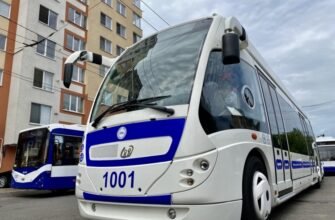 Pe străzile capitalei circulă un nou troleibuz articulat