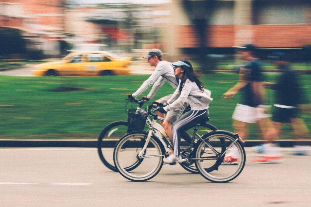 Pe 3 și 4 iunie, în capitală se va desfășura #bikefest - Festivalul bicicletei 1 woman and man riding on bike
