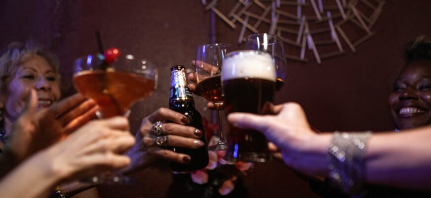 friends toasting their drinks