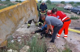 Pompierii din nordul țării au salvat un bărbat de sub o placă de beton