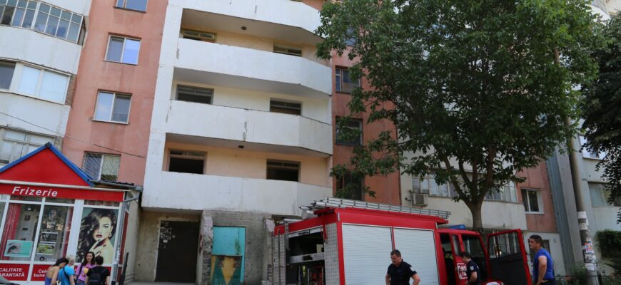 pompierii igsu au intervenit la lichidarea unui incendiu produs intr un apartament dintr un bloc de locuit din capitala