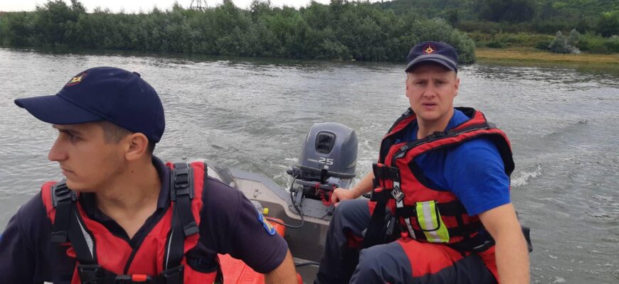 salvatorii igsu au intervenit pentru a recupera o persoana dintr un bazin acvatic din localitatea ciniseuti