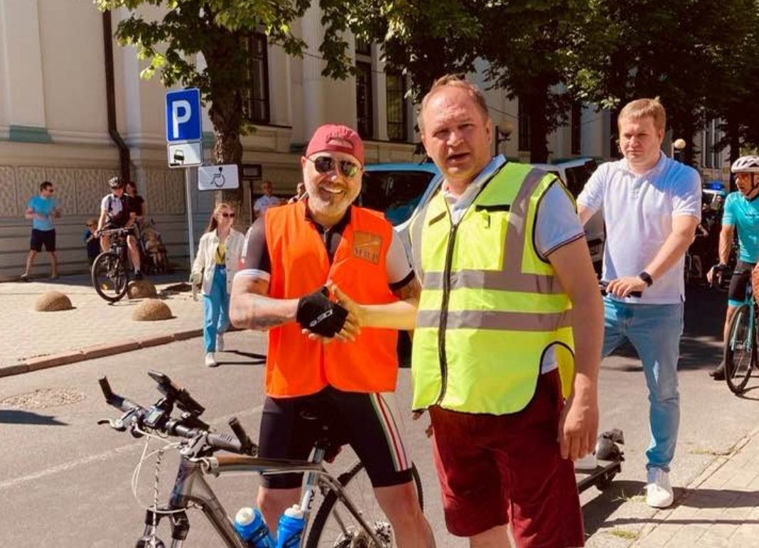 FOTO// Cristian Rizea și Ion Ceban au devenit prieteni? Au făcut poze împreună la maratonul ”Velo Road”