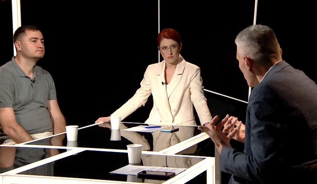 VIDEO// Cozile kilometrice de la frontieră: Dacă nu se va interveni acum, cozile vor ajunge la 15-20 kilometri