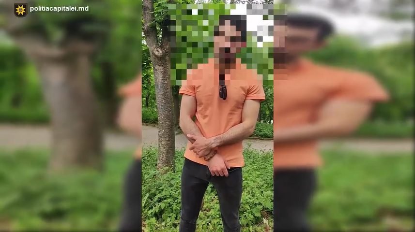 VIDEO// Doi bărbați au fost reținuți în timp ce căutau droguri în tufișuri