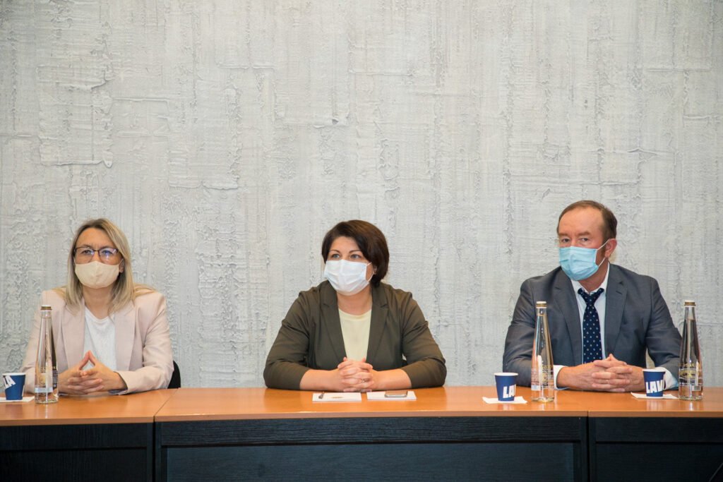 Slusari acuză guvernarea PAS că ar fi luat mită pentru eliberarea autorizației uzinei de la Râbnița: Țin ”крыша” regimului separatist 1 Slusari acuză guvernarea PAS că ar fi luat mită pentru eliberarea autorizației uzinei de la Râbnița: Țin ”крыша” regimului separatist