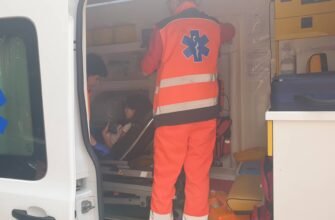 FOTO// Un copil de 9 ani a fost salvat de pompieri din incendiu