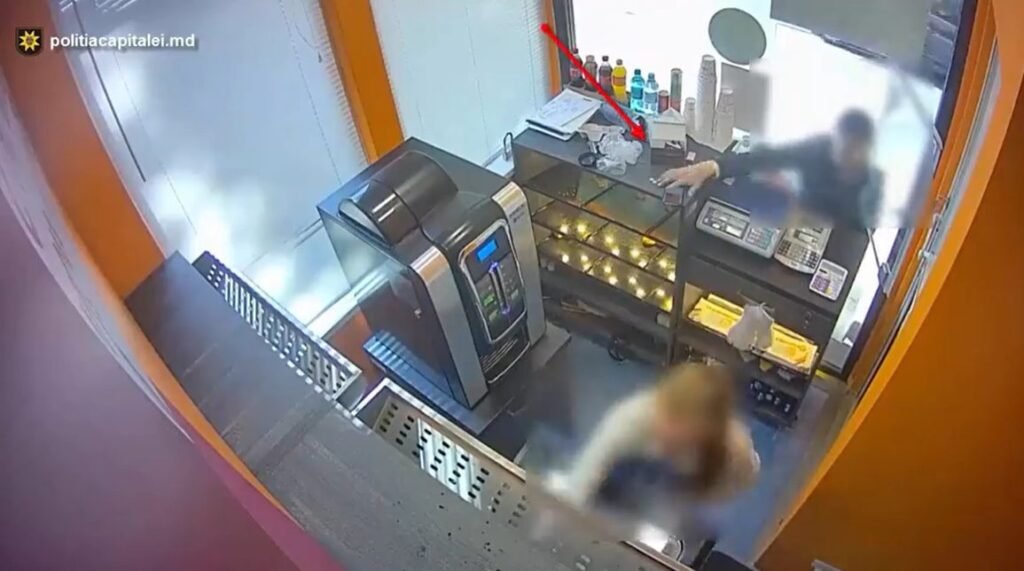 VIDEO// Un recidivist a fost reținut de polițiști și este cercetat penal pentru furt și jaf