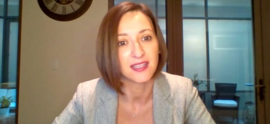 veronica dragalin 1 900x505 1