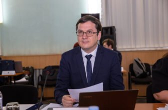 Guvernul a aprobat măsuri pentru asigurarea participării echitabile a părinților la îngrijirea copiilor