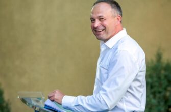 VIDEO// Andrian Candu pus pe glume în timpul perchezițiilor: Ne-am înțeles cu ofițerii CNA să bem o cafea și să discutăm despre reforma justiției 1 3800810455