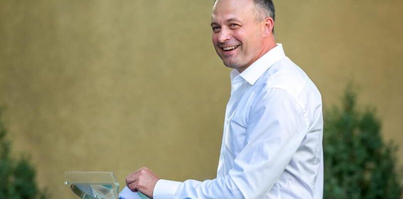 VIDEO// Andrian Candu pus pe glume în timpul perchezițiilor: Ne-am înțeles cu ofițerii CNA să bem o cafea și să discutăm despre reforma justiției 1 3800810455