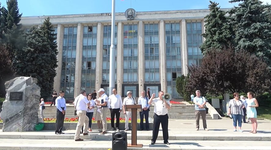 Acțiune de protest în fața Guvernului: Jos mâinile de pe Universitatea Agrară!