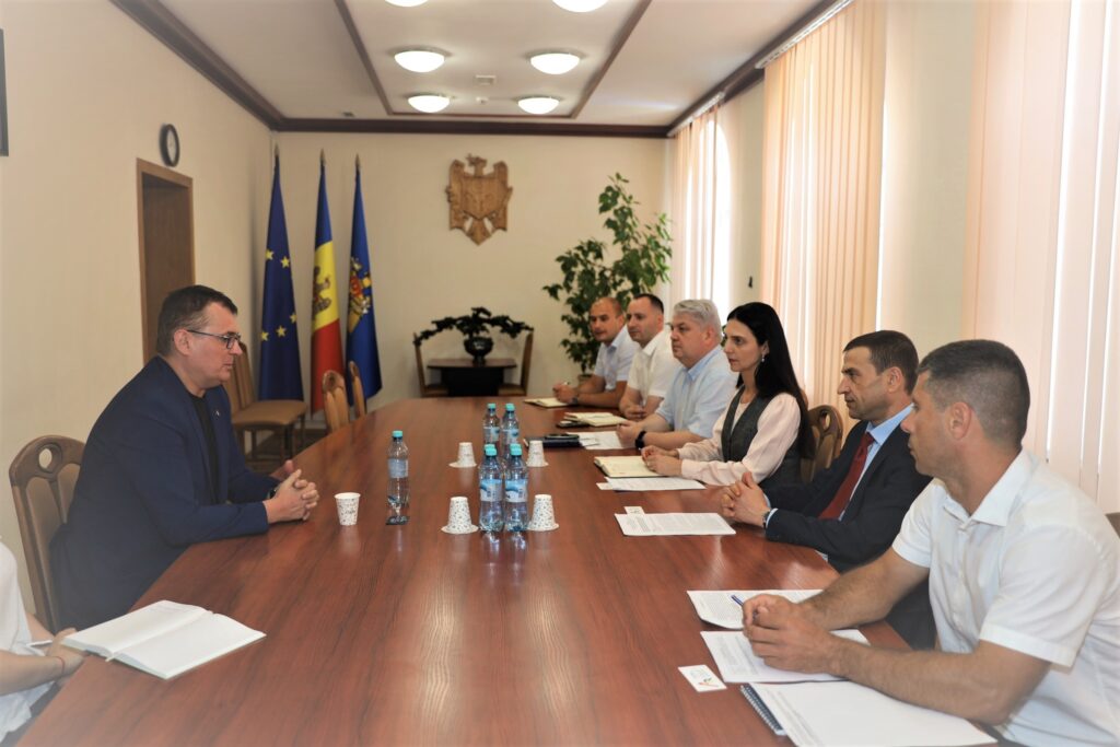 Conducerea Serviciului Vamal a avut o întrevedere cu Asociația Investitorilor din România 1 conducerea serviciului vamal a avut o intrevedere cu asociatia investitorilor din romania