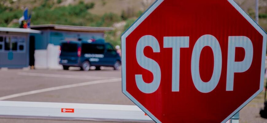 doi retinuti si un banuit documentati intr un dosar de organizare a migratiei ilegale