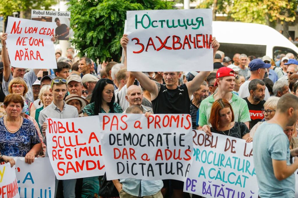 REZOLUȚIE// Peste două mii de susținători ai Marinei Tauber au cerut demisia imediată a procurorului general interimar, Dumitru Robu 1 image 2022 07 24 175300