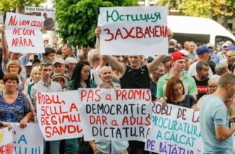 REZOLUȚIE// Peste două mii de susținători ai Marinei Tauber au cerut demisia imediată a procurorului general interimar, Dumitru Robu 3 FOTO// Un nou protest în fața Procuraturii Generale. Mii de oameni au cerut eliberarea deputatului Partidului „ȘOR”, Marina Tauber