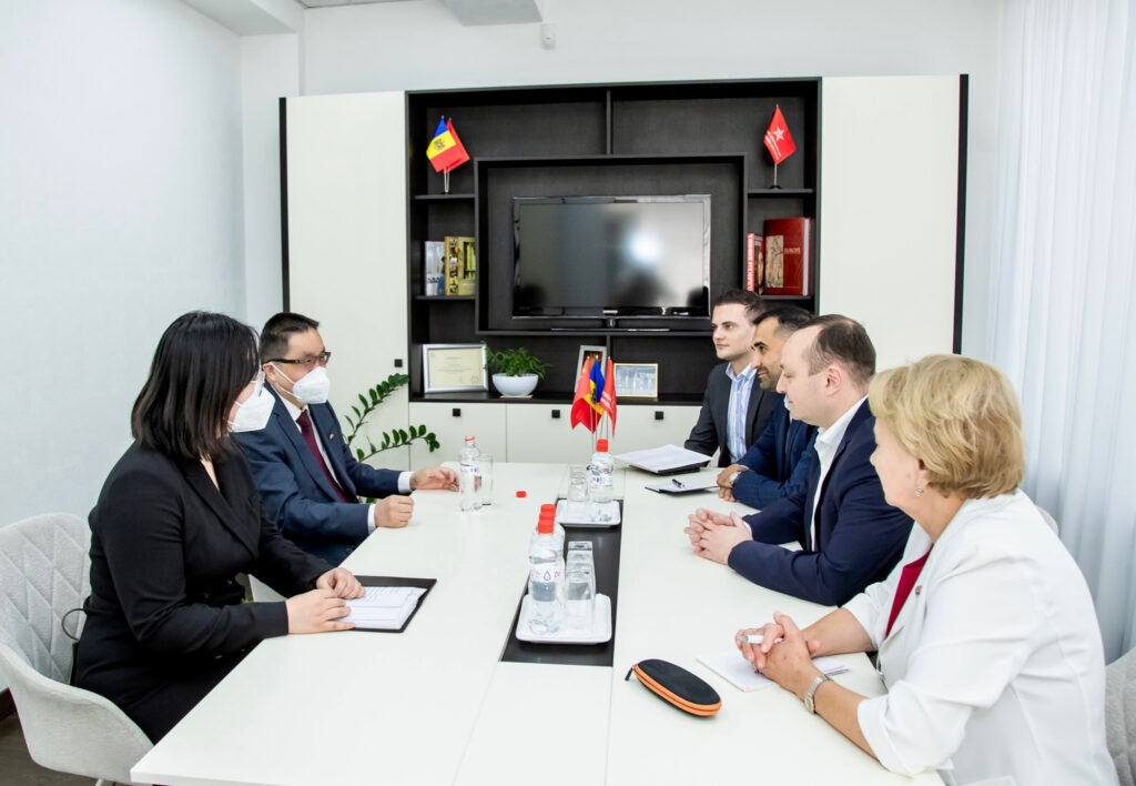 Vlad Bătrîncea și Zinaida Greceanîi au avut o întrevedere cu Ambasadorul Republicii Populare Chineze 1 img 0485