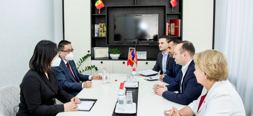 Vlad Bătrîncea și Zinaida Greceanîi au avut o întrevedere cu Ambasadorul Republicii Populare Chineze 1 img 0485