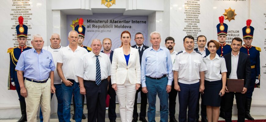 Veterani și angajați MAI decorați cu distincții și grade speciale 1 mai 0029 1