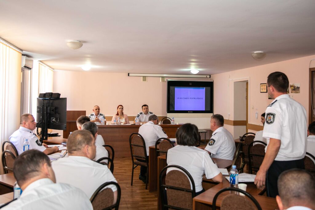 Polițiștii comunitari au prezentat realizările în domeniul ordinii publice pentru jumătate de an 1 mai 0412 0