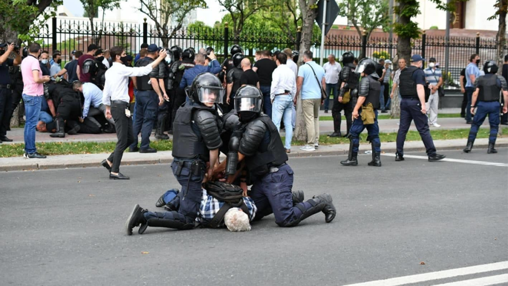 PEDEPSE MAI DURE! Legea care va schimba RADICAL acțiunile polițiștilor din Republica Moldova 1 pedepse mai dure maia sandu regim politia mai