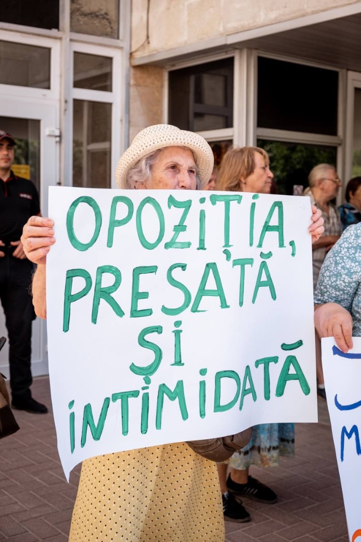 FOTO// Protest în susținerea Marinei Tauber: Partidul „ȘOR” îi stă guvernării ca un os în gât, pentru că este singurul care lucrează pentru oameni