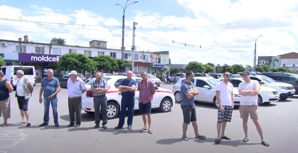 VIDEO// „Astăzi avem un Guvern prost”. Protest la Comrat, împotriva creșterii prețurilor la energie, alimente și carburanți 2 VIDEO// „Astăzi avem un Guvern prost”. Protest la Comrat, împotriva creșterii prețurilor la energie, alimente și carburanți