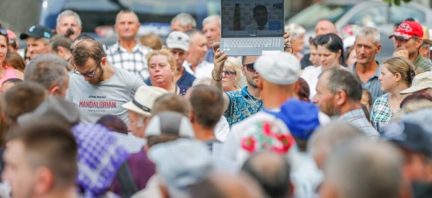 FOTO// Un nou protest în fața Procuraturii Generale. Mii de oameni au cerut eliberarea deputatului Partidului „ȘOR”, Marina Tauber
