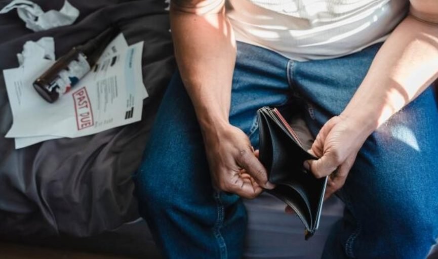 Stresul financiar afectează sănătatea. Cum să faci față anxietății cauzate de nesiguranța veniturilor