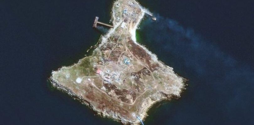 ucraina si a arborat din nou steagul pe insula serpilor