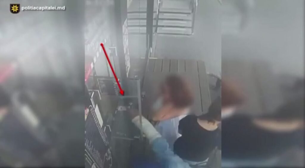 VIDEO// Un bărbat de 55 de ani a fost reținut de polițiști fiind suspectat de săvârșirea unui jaf stradal în capitală
