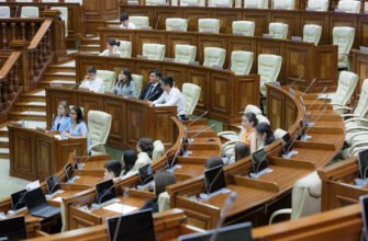 Inițiativele legislative ale tinerilor din cadrul proiectului ”Moldova`s Road map to EU” au fost prezentate la Parlament
