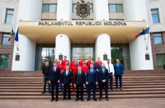 Igor Grosu a conferit distincții ale Parlamentului membrilor Selecționatei Naționale de Fotbal de Plajă